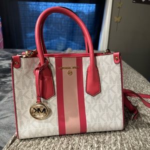 Micheal kors crossbody.Color-pink/white.Size-medium